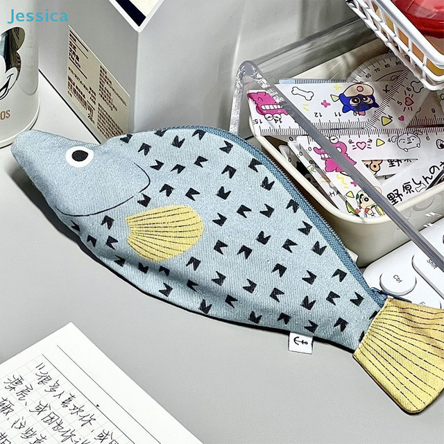 Jessica Federmäppchen in Fischform aus Denim-Stoff, hellblaues Stiftetui für Studenten - Bild 1