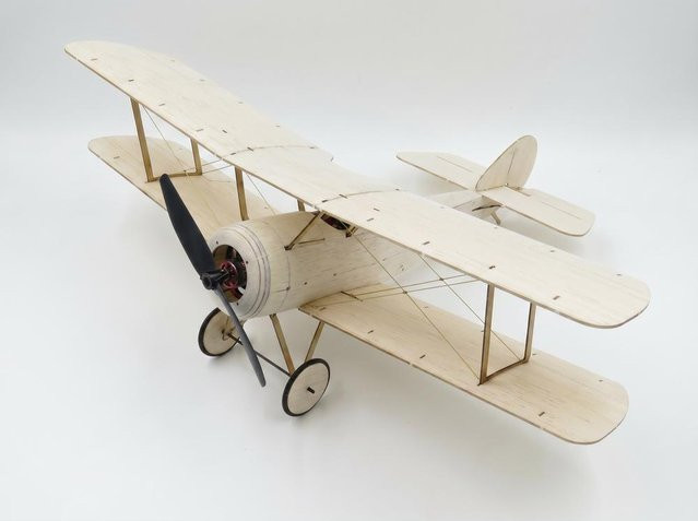 Real Hawk RC Flugzeug, Doppeldecker, Balsaholz Modellbausatz - Bild 1