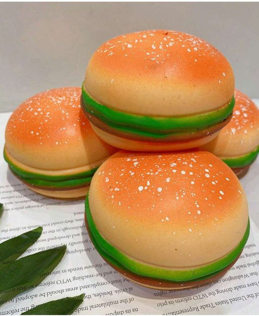 BC Pet Supplies Hamburger Squishy Spielzeug, Dehnbarer Stressabbau Ball - Bild 1