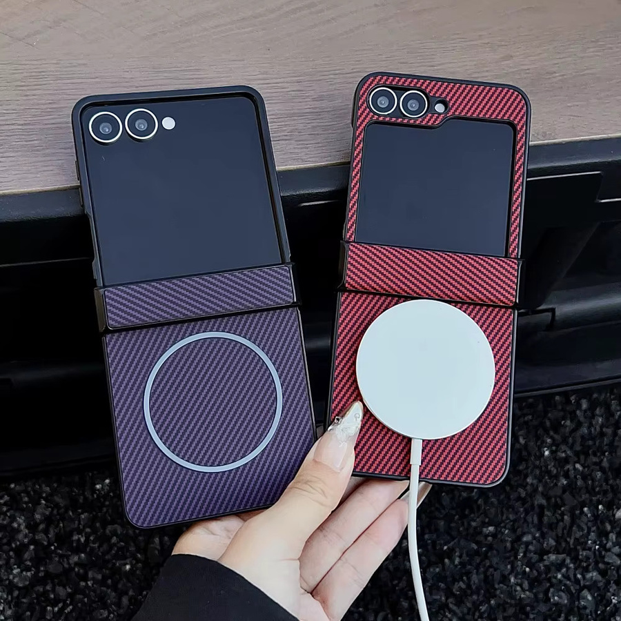 Stoßfeste Carbonfaser-Magnet-Ladehülle für Samsung Galaxy Z Flip8, Z Flip7, Z Flip6 und Z Flip5 in Schwarz und Lila - Bild 2