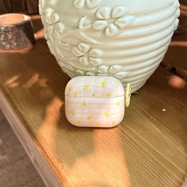 Gelbe Schutzhülle mit floralem Spitzen-Karomuster für Apple AirPods Pro 1 2 3 4 - Bild 1