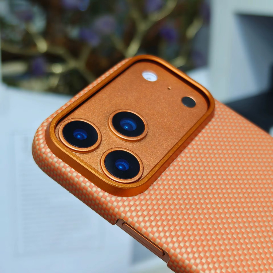 Ultradünne magnetische Handyhülle aus echtem Aramid-Kohlefaser für iPhone 17 Pro Max in Orange mit MagSafe Wireless Charge Schutzhülle - Bild 1