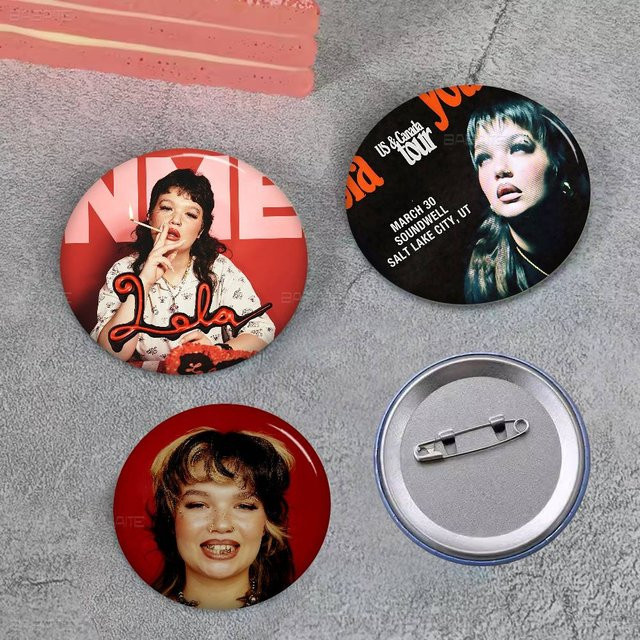 Brosche Lola Young, 58mm, Weißblech - Bild 1