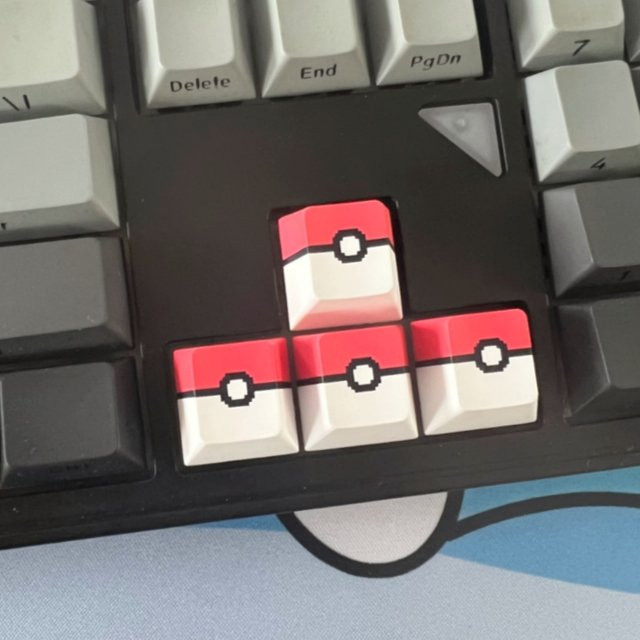 TAKARA TOMY Pokemon Anime Poke Ball Modell-Tastenkappen aus Harz in Rot für mechanische Tastaturen - Bild 1