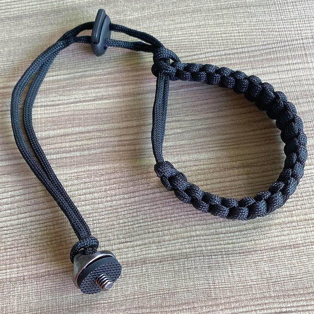 Handschlaufe mit Anti-Verlust-Funktion und 1/4-Zoll-Schraube für GoPro 13/12 und Insta360 X5/X4/X3/X2 in Schwarz, ideal für Selfie-Sticks mit 1/4-Zoll-Loch - Bild 1