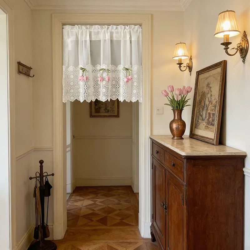 Tiyana Transparenter Kurzvorhang mit weißer Tulpen-Spitzenstickerei im Shabby Chic Stil - Bild 4