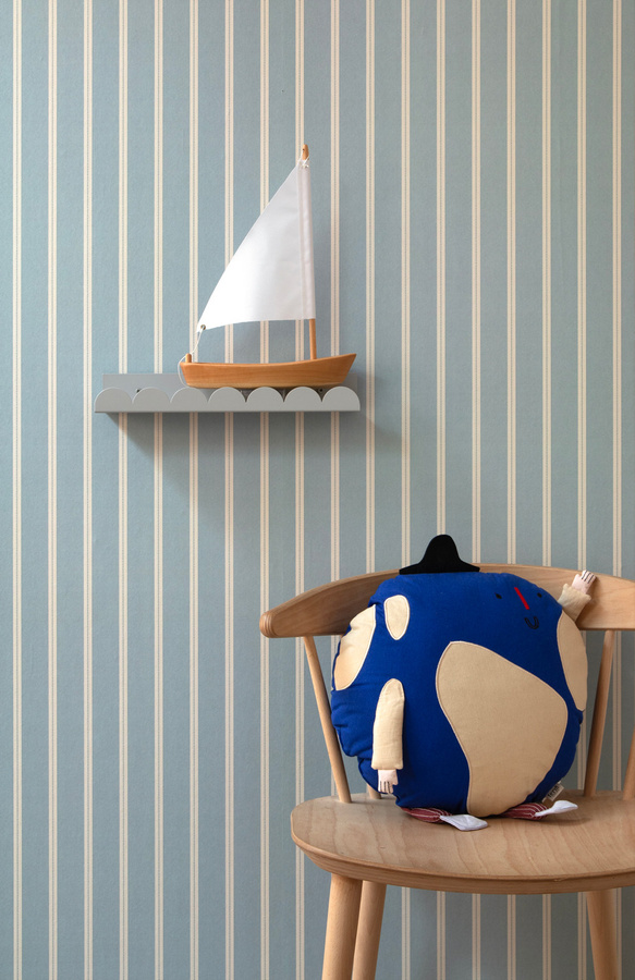 Studio Ditte Tapete Wallpaper Ribbon in Stone Blue mit abstraktem Streifenmuster aus Vlies - Bild 1