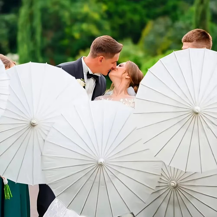 APWIKOGER Weiße Hochzeits-Papierschirme mit Holzgriff, Durchmesser: 60 cm, Rustikale Fächer für Hochzeit und Party - Bild 2
