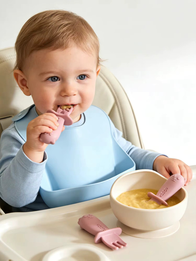 3-teiliges Silikon-Besteckset für Babys mit Welpenmuster, BPA-frei, Farbe: Rot - Bild 2