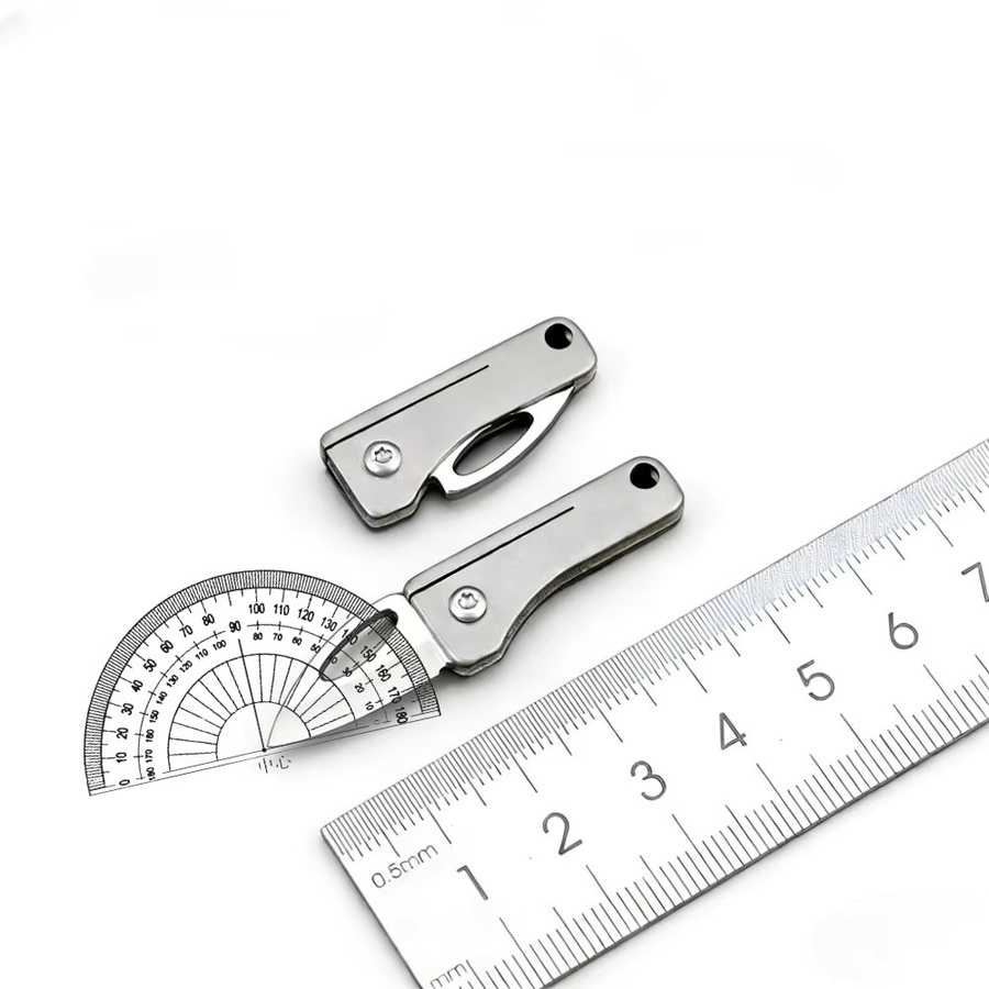 Mini-Klappmesser aus Titan-Legierung in Grau und Silber als tragbarer Schlüsselanhänger - Bild 6