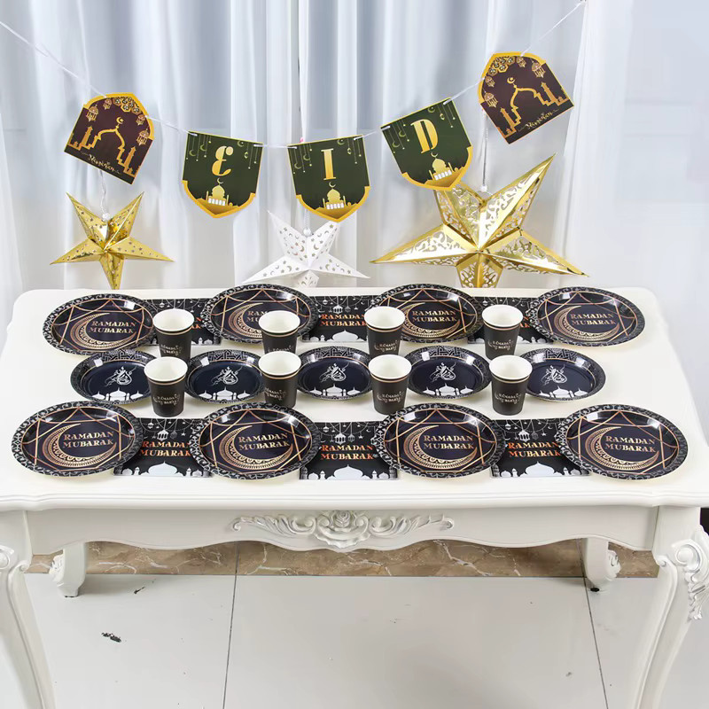 Huiran Ramadan Mubarak Einweggeschirr Set aus Kunststoff in Schwarz mit Tellern und Tassen für deine islamische Party-Dekoration - Bild 3