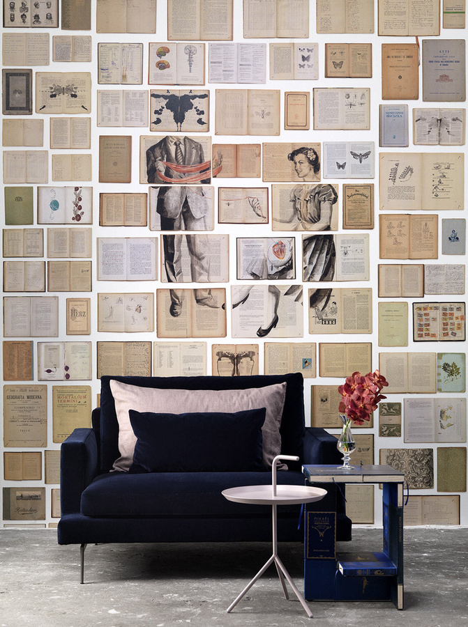 NLXL Wallpaper Bibliotheca EKA-04 Mural in Beige und Multicolour mit Vintage- und Typografie-Design aus Vlies - Bild 1