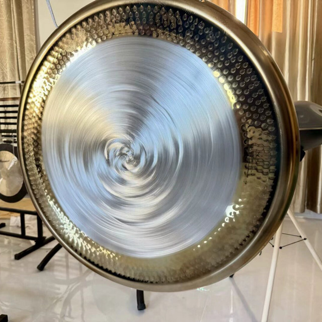 ARBOREA Sound Healing Gong aus Nickellegierung in Gold für Yoga und Klangbäder inklusive Holzhammer - Bild 1