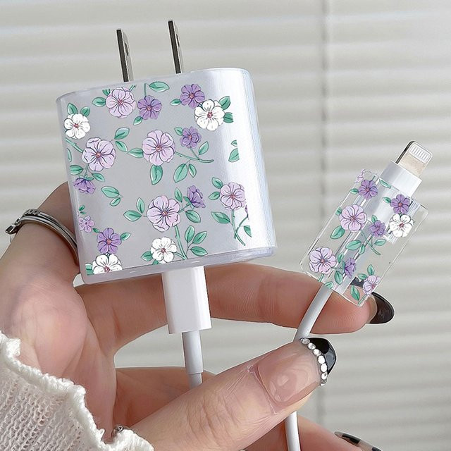 Transparente lila Blumen Schutzhülle für Apple 18W/20W Ladegeräte und iPhone Datenkabel als Bisschutz - Bild 1