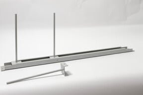 Regalwerk BERT-Längsträger für Fachteilerstab 870 mm C-Profil mit Einschubaussparung in Weiß und Grau - Bild 1