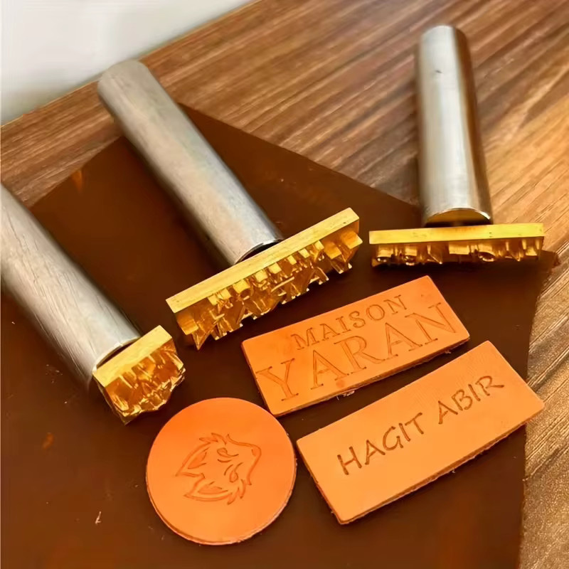 Personalisierter Lederstempel aus Messing mit eigenem Logo als maßgefertigter Heißprägestempel in Gold - Bild 4