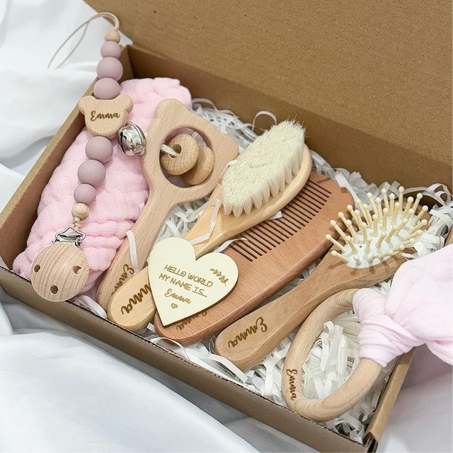 8-teiliges personalisiertes Holz-Geschenkset mit Geschenkbox in Pink für Geburtstage und Partys - Bild 1