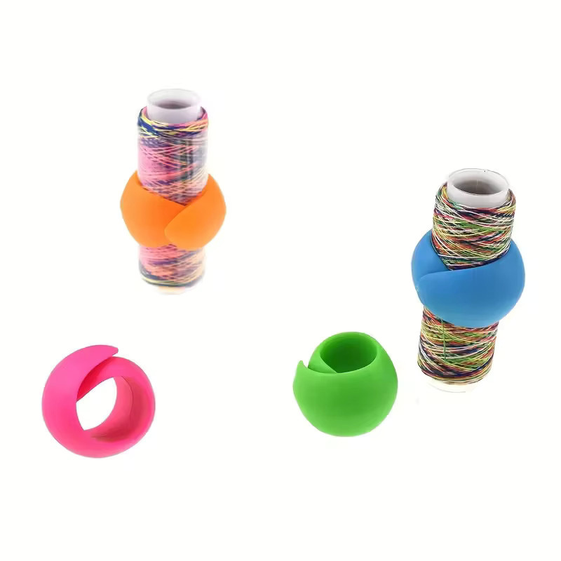 4-teiliges Strickschlaufen-Ring-Set aus Kunststoff für Garnführungen und Häkelzubehör in Rot und Weiß - Bild 1