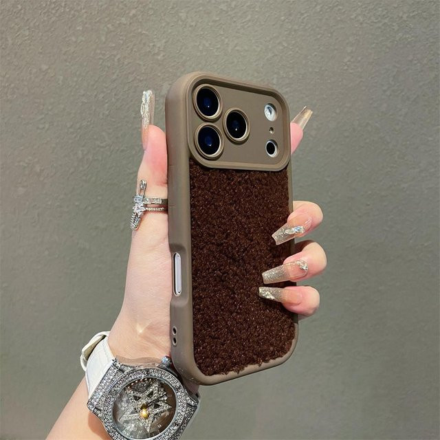 Flauschige Plüschfell Schutzhülle für iPhone 17 Pro Max, Stoßfeste Hülle mit Linsenschutz, Braun - Bild 1