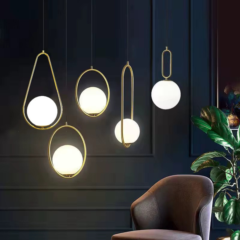 Moderne LED-Pendelleuchte Ramalho mit weißer Glaskugel in Gold/Messing für Esszimmer, Flur und Schlafzimmer - Bild 1