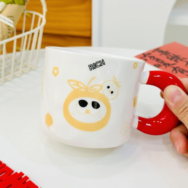 Yiran toy 1 Keramiktasse mit Deckel und Löffel in Orange und Weiß - Bild 1