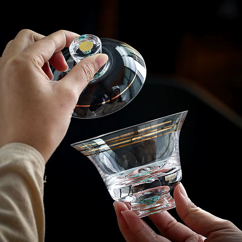 Luxuriöses Teeschalen-Set aus transparentem Glas in Türkis mit goldbemaltem Deckel und Drei-Talente-Motiv - Bild 3