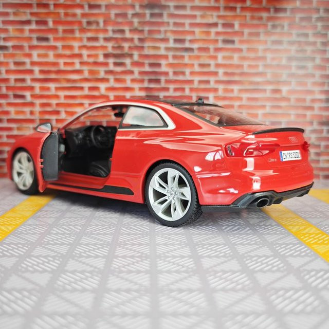 Bburago Audi RS5 Coupé, Modellauto, 1:24, Metall, Rot - Bild 1
