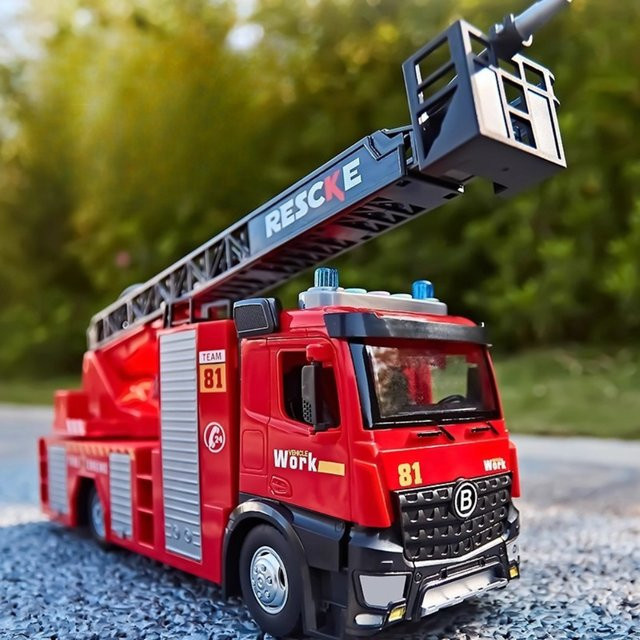 MINI AUTO Leiter Feuerwehrauto Modell, 1:18, mit Musik, Wasserspray, Metall - Bild 1