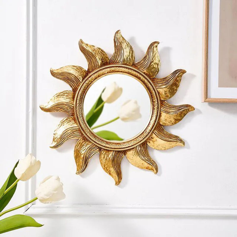 Runder dekorativer Hängespiegel mit goldener Sonnenblume aus Metall und Glas in modernem floralem Design - Bild 1