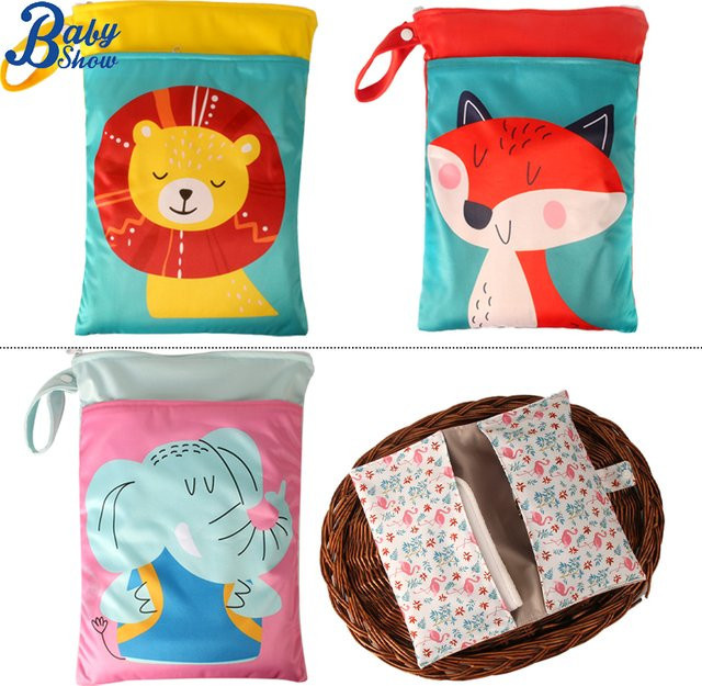 Babyshow 2er Set Baby Windeltaschen mit Cartoon Print, wasserdichte Nass-Trocken-Taschen für unterwegs und Reisen, Mehrfarbig - Bild 1