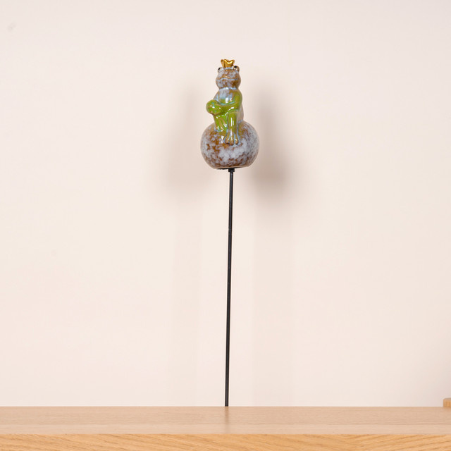 Keramikstecker Frosch Sitzend von BLUME2000 in Grün und Gold - Bild 1