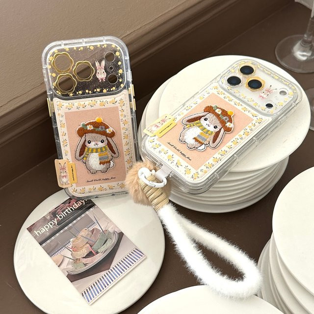 Handyhülle mit Stickerei und Plüschball im Kaninchen-Design mit gelber Blume und Lanyard für iPhone 17, 16, 15 und 14 Pro Max, Gelb/Mehrfarbig - Bild 1