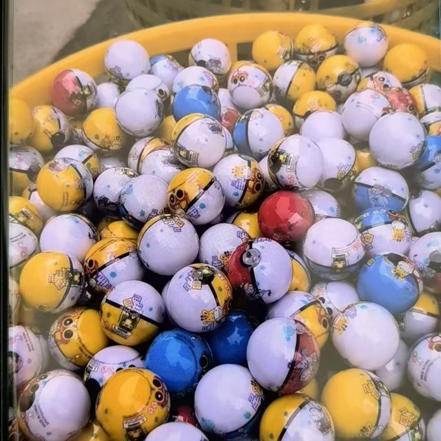 Bandai Pokémon Poké-Ball Kapselspielzeug, Rot-Weiß, Bunt / Mehrfarbig - Bild 1