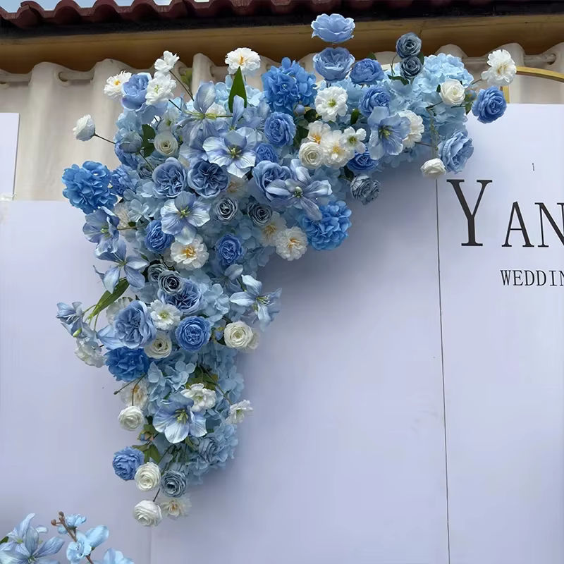 Künstliche Blumen-Girlande in Blau und Weiß für Hochzeiten und Events als hängendes Dekorations-Element - Bild 5