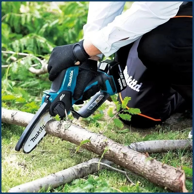 Makita Akku-Kettensäge 6 Zoll in Schwarz für 18V-Akkus - Bild 2