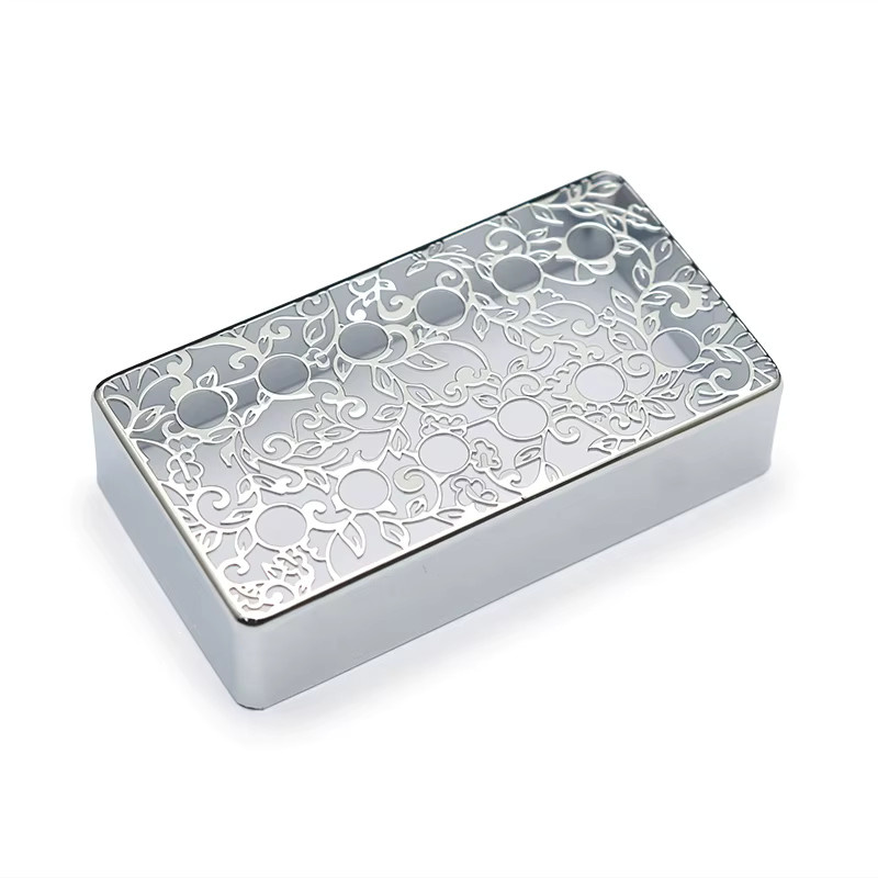 GETMUSIC 2 Stück geschnitzte Messing-Tonabnehmerabdeckungen für Humbucker 6-Loch, B/H: 70 x 39 mm, Dicke: 16,5 mm, in Gold, Silber oder Schwarz - Bild 2