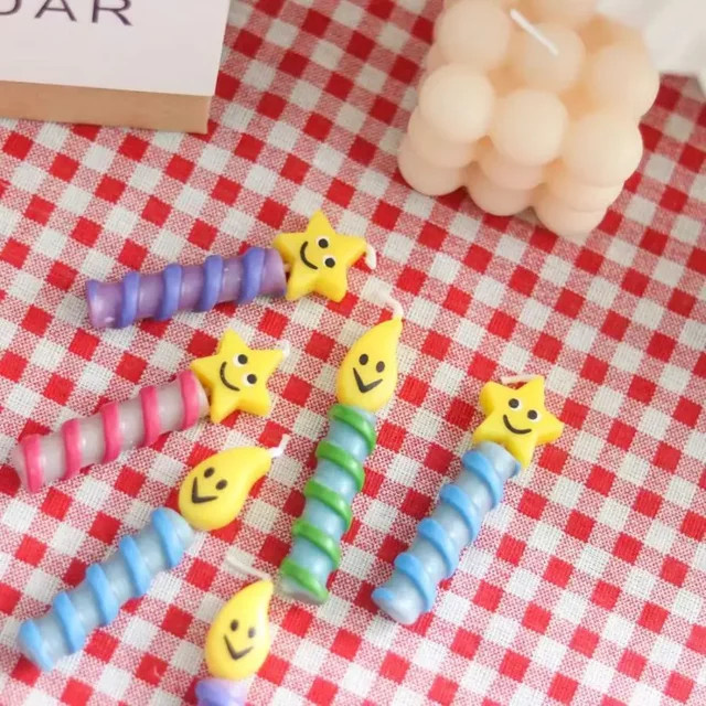 PGY Geburtstagskerzen im koreanischen Retro-Stil mit Sternen und Smileys, bunt, Kuchendekoration für deine Party - Bild 1