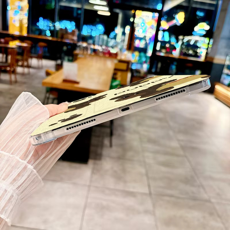 Apple iPad Pro und iPad Air Schutzhülle mit Dackel Wurst-Welpen Design in Braun, Weiß und Multicolour - Bild 4