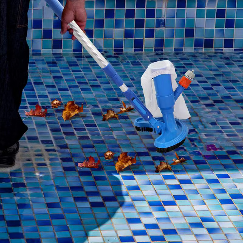 Kabelloser tragbarer Pool-Staubsauger in Blau mit wiederaufladbarem Akku für die schnelle Reinigung deines Schwimmbads - Bild 3