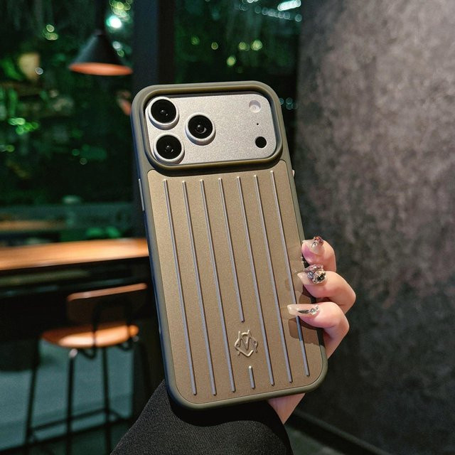 Rimowa Style Handyhülle mit 3D Wellenstreifen für iPhone 17 Pro Max 16 15 14 13 aus Aluminium-Magnesium-Legierung in Grau - Bild 1