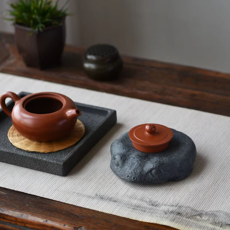 Fiteo Geldfrosch Teeuntersetzer aus handgeschnitztem schwarzgoldenem Stein als JinChan Feng Shui Reichtumsornament für dein Heim oder Büro - Bild 2