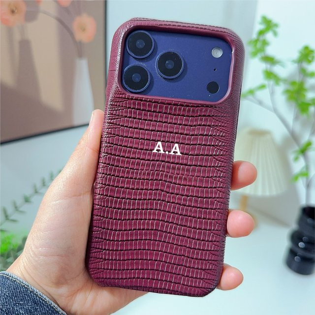 Personalisierte Apple iPhone Schutzhülle aus PU-Leder mit Eidechsenmuster in Lila - Bild 1