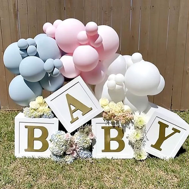 4er Set Baby-Blockboxen mit Buchstaben-Luftballons in Weiß für Babyparty und Gender Reveal Dekoration - Bild 4