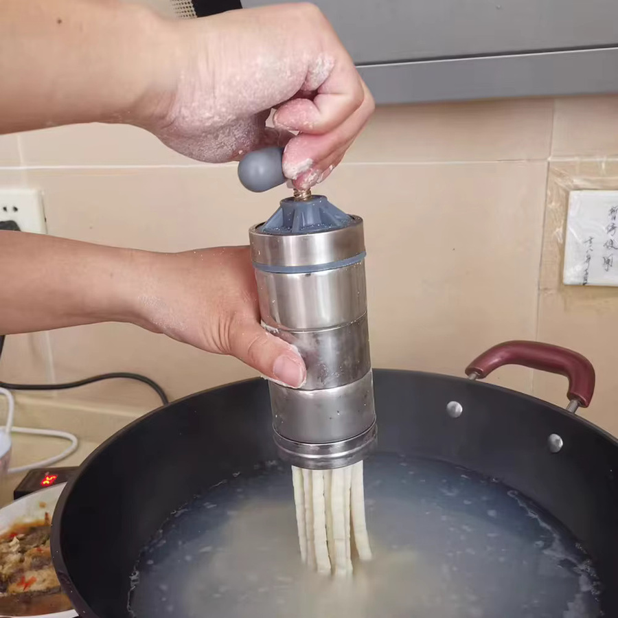 Manuelle Nudelmaschine aus Edelstahl in Silber mit 5 Pressformen zur Herstellung von Spaghetti und Obst-Entsafter-Presse - Bild 5