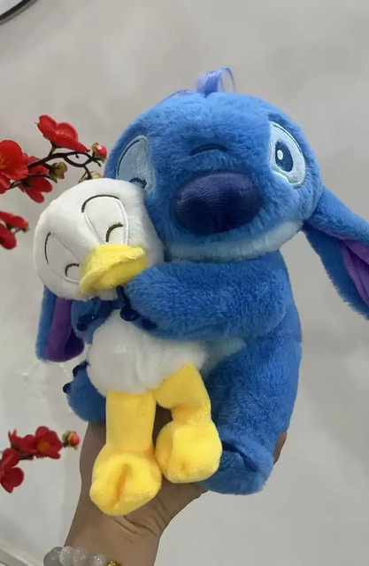 Bandai Disney Lilo & Stitch Stitch Plüschpuppe, 23cm - Bild 1