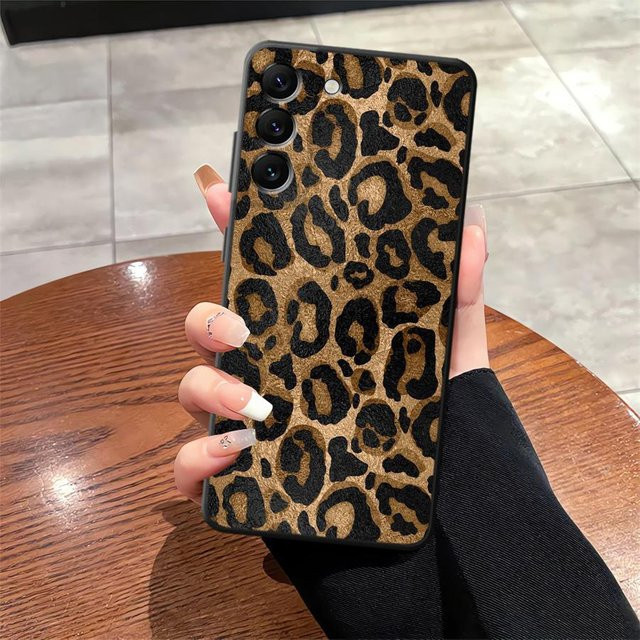 Handyhülle im Retro Leopardenmuster für Samsung Galaxy Modelle (A23, A13, A73, A51, A37, A12, A05, A70, A06, A50, A53, A17, A52, A36, A25, A16, A57, A15, A52s 5G) in Multicolour - Bild 1