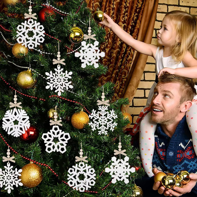 6er Set ZQNYCY Holz Schneeflocken Ornamente in Braun und Weiß als Weihnachtsbaum Anhänger und DIY Bastelset für Weihnachten und Silvester - Bild 2