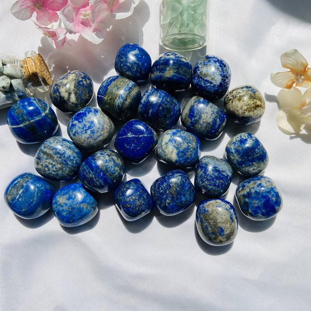 CrystalHola Lapislazuli Dekosteine aus natürlichem Kristallquarz, polierte runde Steine in Tiefblau und Grau zur Aquariumdekoration oder als Vasenfüller - Bild 1