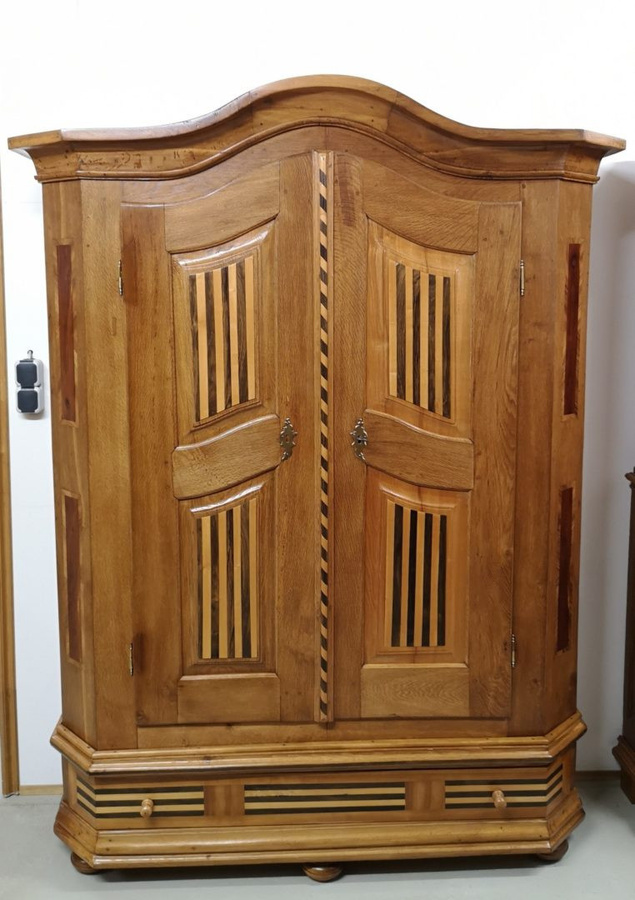 Antikhof Brück Barock Schrank aus Eiche und Walnuss mit Intarsien in Braun, H: 212 cm, B: 160 cm, T: 48 cm - Bild 1