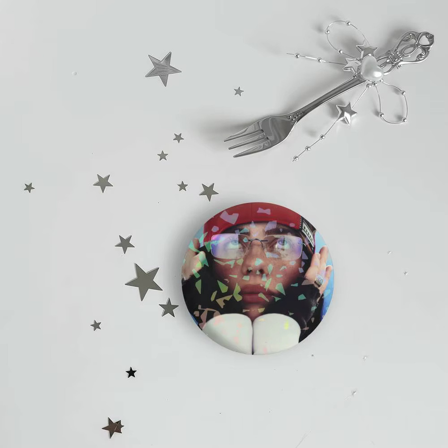 Brosche Billie Eilish Laser Abzeichen, Unisex - Bild 3